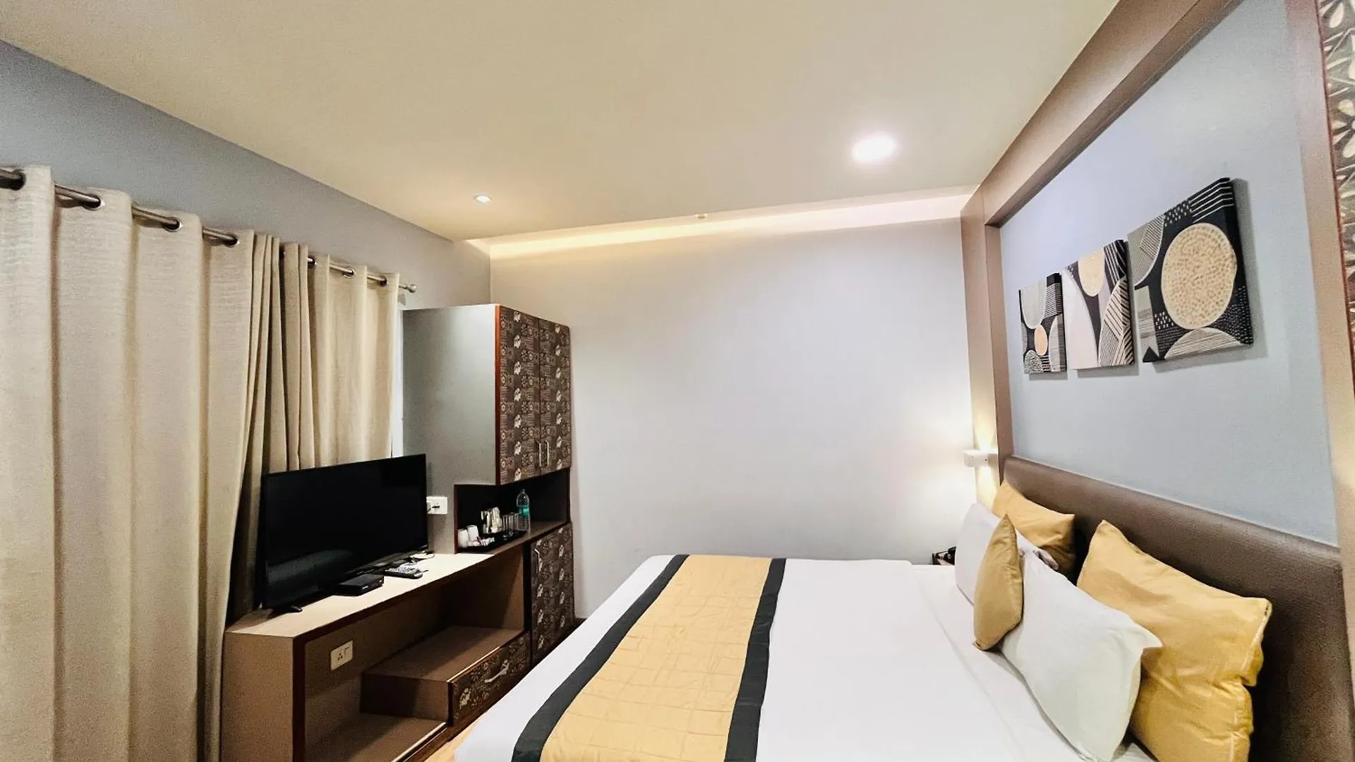 Western Blu Inn Delhi
