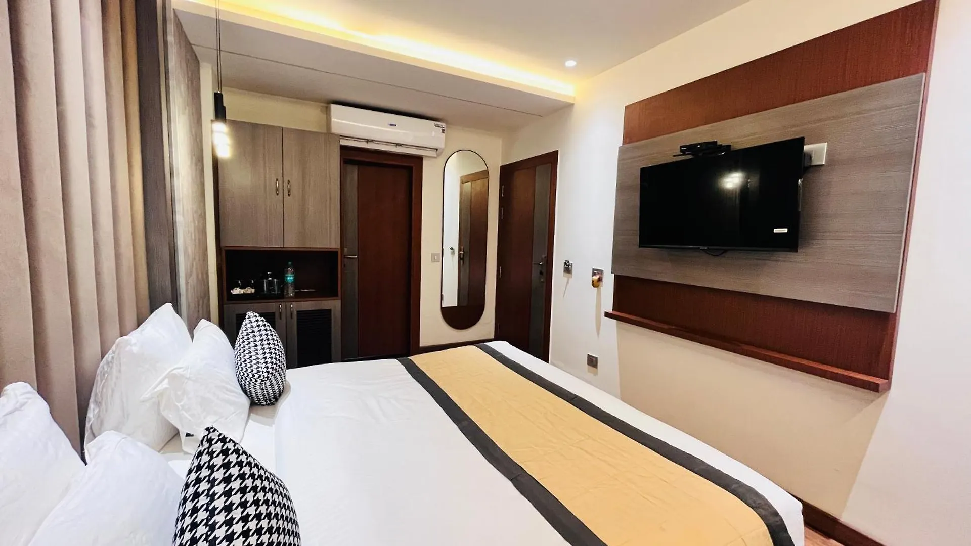 *** Hotel Western Blu Inn Delhi  India